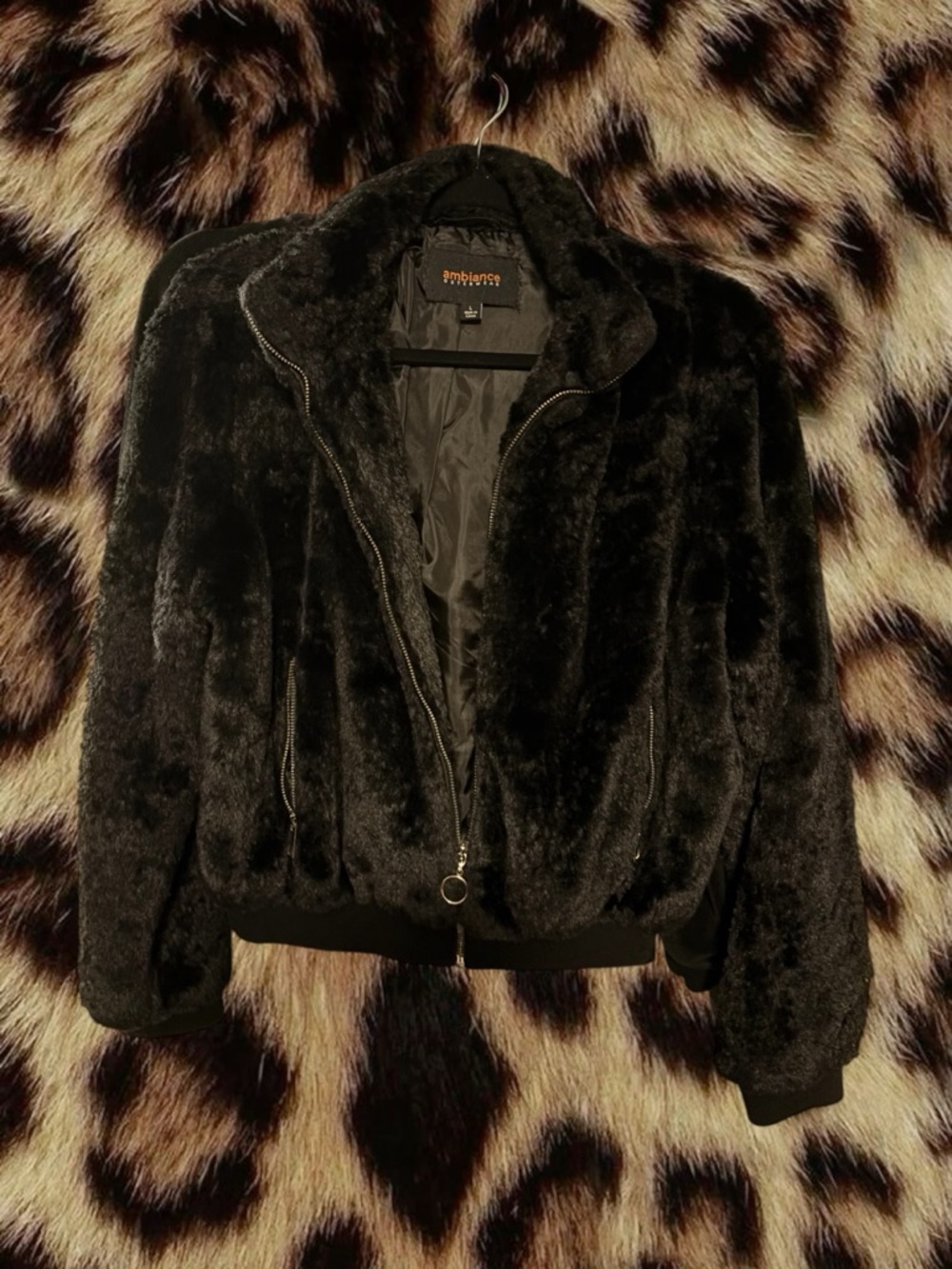 (SIZE L) Y2K Ambiance Black Plush Faux Fur Bomber Jacket
